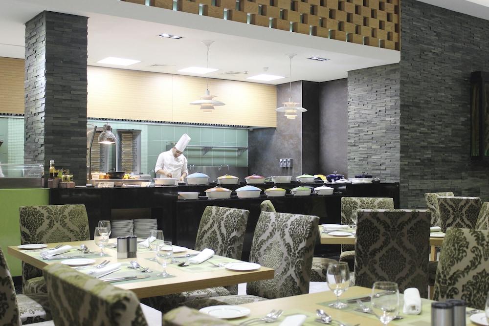 ラミー グランド ホテル アンド スパ マナーマ エクステリア 写真 The restaurant