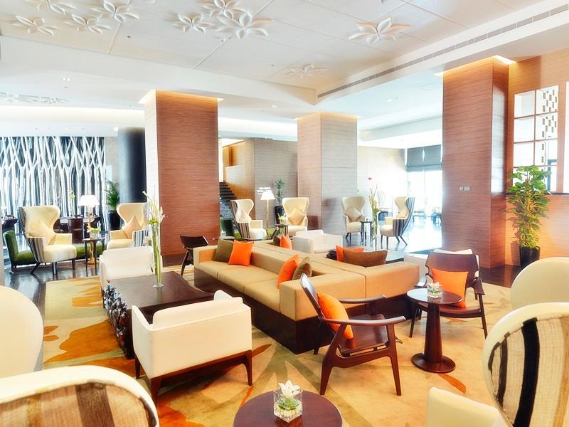 ラミー グランド ホテル アンド スパ マナーマ エクステリア 写真 The lobby of the hotel