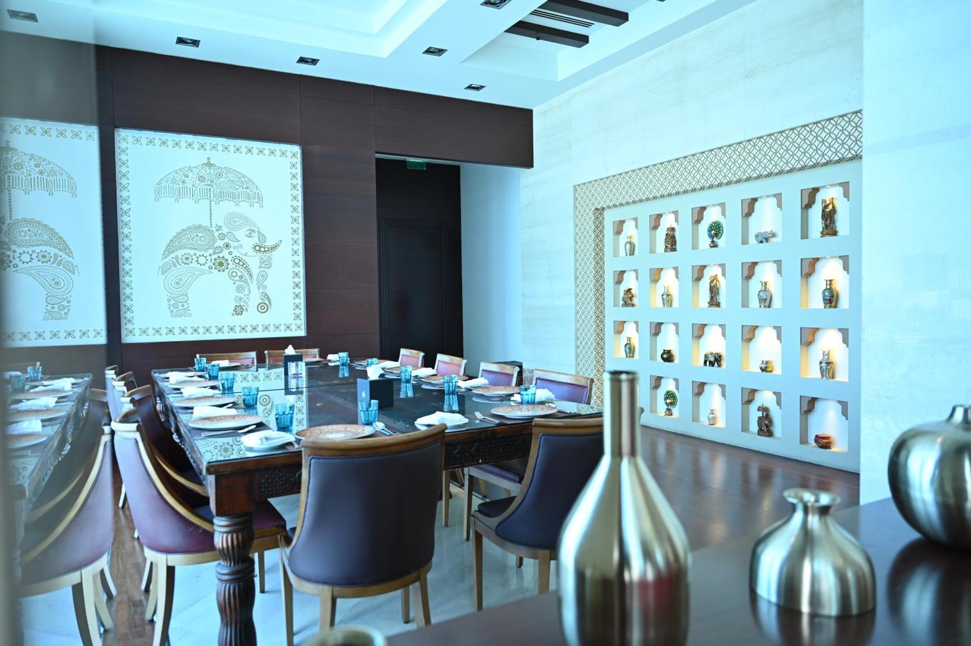 ラミー グランド ホテル アンド スパ マナーマ エクステリア 写真 The interior of the restaurant