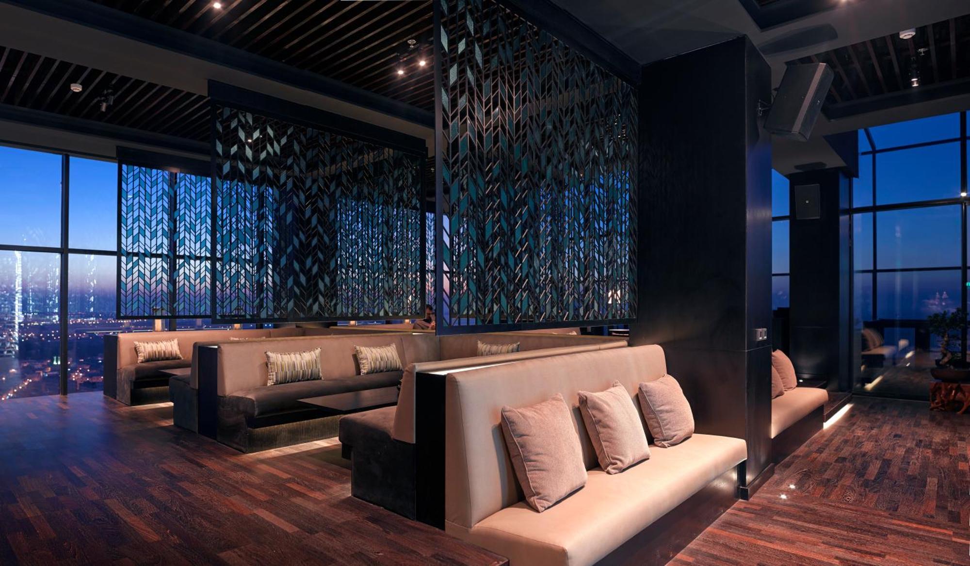 ラミー グランド ホテル アンド スパ マナーマ エクステリア 写真 The interior of the lounge